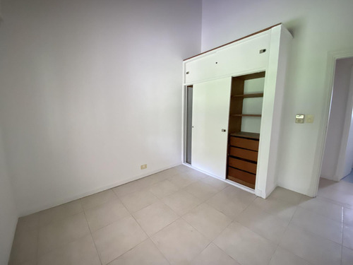Casa En Alquiler Altos Del Barranco. Cuatro Cuartos. Barrio A Metros De Panamericana