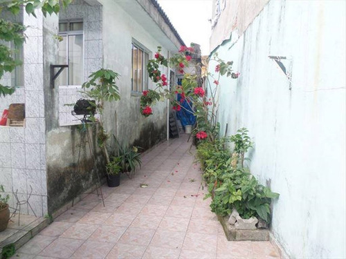 Imagem 20 de 23 de Ambientes Amplos, Arejados, Quintal, Jardim, Localizado Em Rua Que Não Enche, Proximo Do Centro De São Vicente. - Hm2207