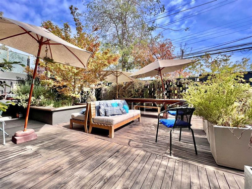 Casa En Venta De 5 Dormitorios Y Piscina - Ñuñoa