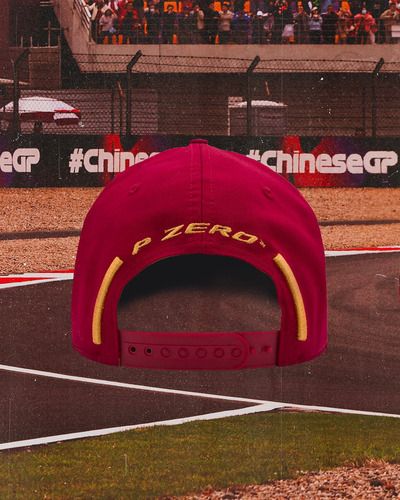 Gorra Pirelli China 2025 Podio Rojo Único Lisa