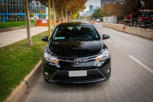 Imagen 2 de 16 de 2016 Toyota Yaris Sedan - Gli 1.6 - Bajo Km (14.500)