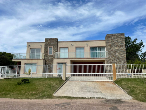 Casa En Venta En El Tesoro