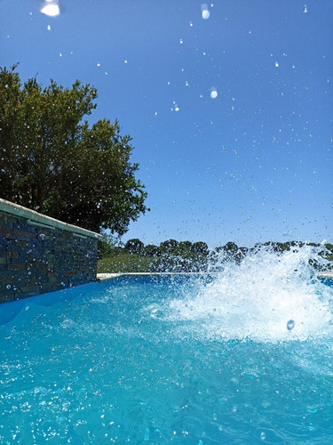 Peumayen Ubicada En El Marco De Los Reyes. Piscina Climatizada Cerrada. Asiento Con Jets De Hidromasaje. Todo El Año +30º