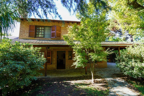 Imagen 3 de 30 de Venta , Casa Con Parque Y Pileta Parque Leloir, Ituzaingo