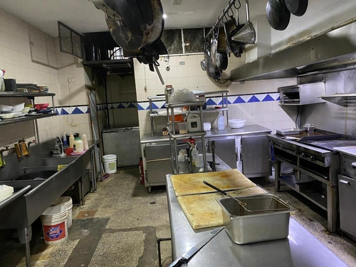 Imagen 2 de 4 de Se Ofrece En Alquiler Local Restaurant Con Fondo De Comercio Mc 04263040334