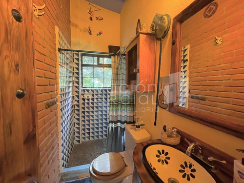 Casa En Venta En Huertas La Joya, Estilo Campestre, Con 4 Recámaras