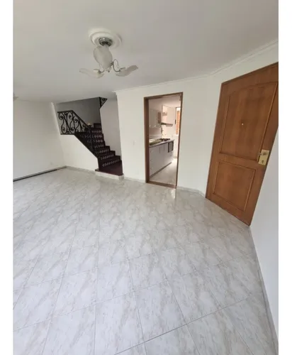 Casa Unifamiliar En Venta En La Loma De Los Bernal, Medellín