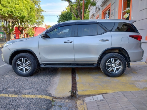 Imagen 11 de 19 de Toyota Sw4 2018 2.8 Sr 177cv 4x4