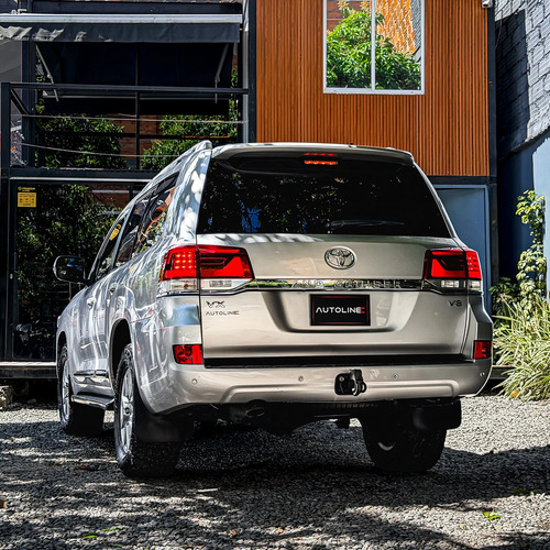 Toyota Land Cruiser LC200 4.5 VX