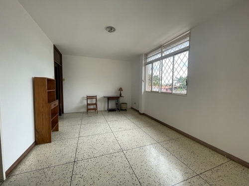 Imagen 7 de 12 de Se Vende Casa 750m2 4h+s/4b+s/4p Los Palos Grandes 7246