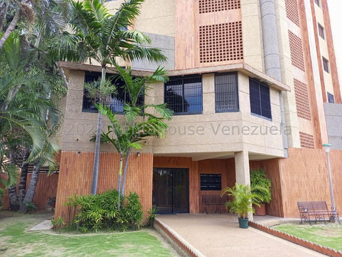 Mls Janice Adarmes #24-9907. En Alquiler Apartamento, Ubicado En Av. 9-b, Urbanización Pueblo Nuevo. 