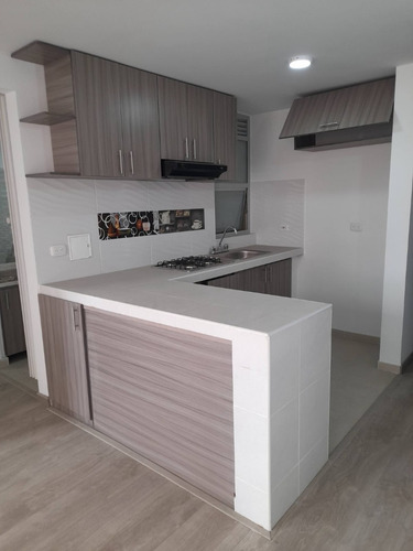 Moderno Apartamento Completamente Nuevo, Sin Hipoteca,deal Tanto Para Vivir Como Para Invertir.