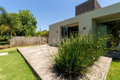 Imagen 15 de 17 de Elegante Residencia En Lomas De La Tahona - Id 5360