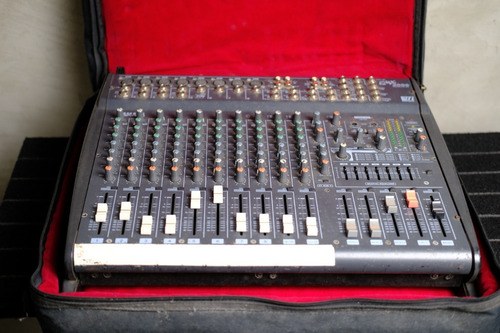 Mezclador Consola Yamaha Emx 2000 Amplificada Con Forro