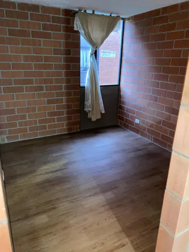 Apartamento Con Zonas Comunes, 3 Dormitorios Y Un Baño