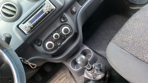 Fiat Uno Uno Vivace 1.0 8V (Flex) 4p