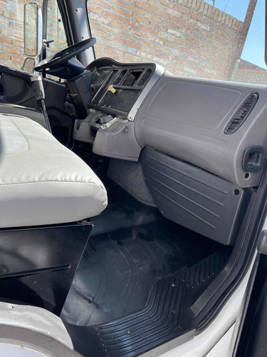 Imagen 7 de 11 de Freightliner M2
