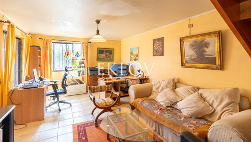 Casa Con Quincho Y Cabaña En Mantagua, 2.528m² De Terreno