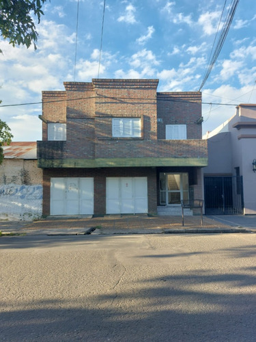 Departamento Ubicado En 3 De Febrero 3400, En Planta Alta Al Contrafrente.