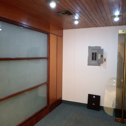 Oficina En Alquiler Torre Credival Campo Alegre