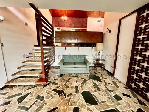 Casa Original De Frutos Vivas De Los Anos 60 En Venta En Colinas De Bello Monte 24-18460