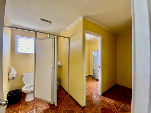 Amplio Sitio Esquina Gran Construcción Adaptable Negocio