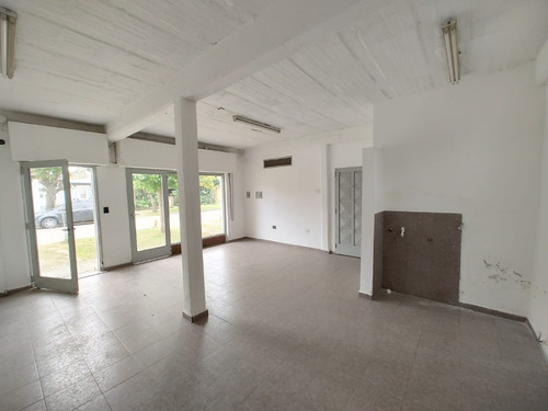 516 E/- 6bis Y 7. Vendo Local Y Cocheras S/ Lote 10 X 40 Mts. Retasado!! Oportunidad! Antes U$s 75.000.- Ahora U$s 59.000.-