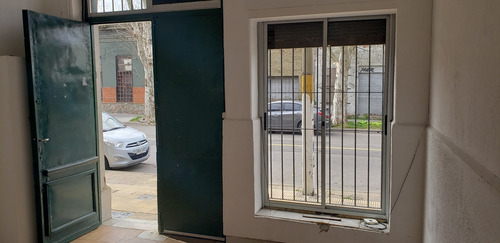 Imagen 2 de 10 de Dueño Vende Propiedad Sobre Av. Comercio Sin G/c.