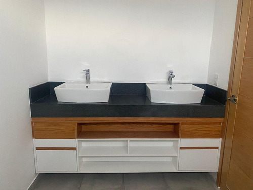 Casa En Venta A Pie De Calle En Residencial El Refugio, Querétaro