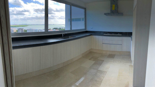 Condominio De 2 Recamaras En La Mejor Zona, Cancun