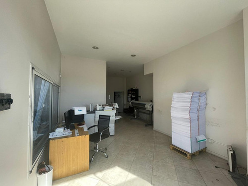 Imagen 3 de 16 de Galpón Comercial 241 M² S/ Colectora De Acceso Oeste - Ituzaingó