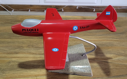 Avión De Resina I Ae 27 Pulqui Pulqui (Usado)