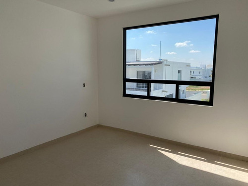 Imagen 8 de 16 de Residencia En Grand Juriquilla, Jardín, 4ta Recamara En Pb,