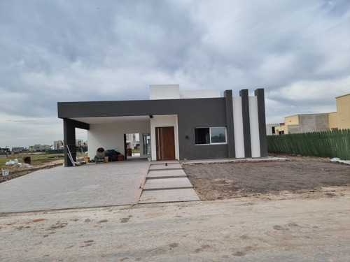 Imagen 11 de 13 de Casa A Estrenar Con Pileta En Lagos De Canning