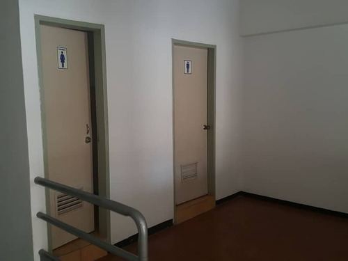 Imagen 24 de 30 de Para Oportunidad De Negocio, Local Comercial En Venta, Ubicado En Torre Venaragua, Calle Santos Michelena