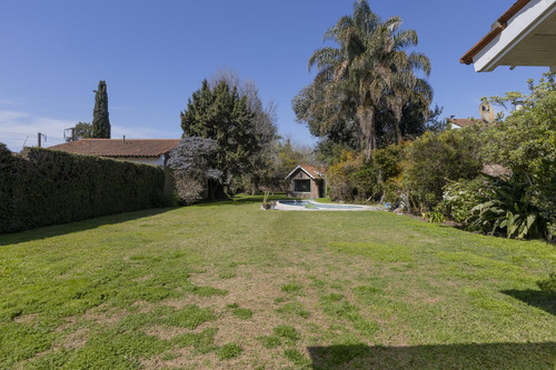Casa En Adrogue, Fondo Libre Y Pileta