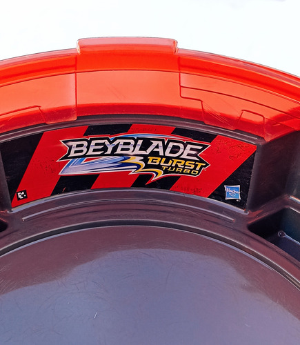 Estadio Bey Blade Burst Turbo 42cm Rojo (Usado)