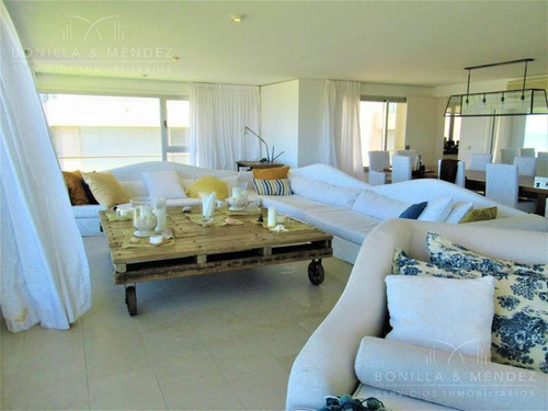 Villa Brava Torre 1, 3 Suites, Toilette, Dependencia De Servicio, Parrillero Propio.