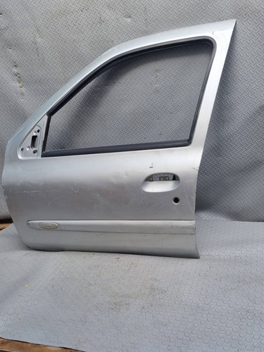 Puerta Delantera Izquierda Nissan Platina 2002 - 2006 Usada