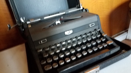 Maquina De Escribir Royal Quiet Deluxe Britanica