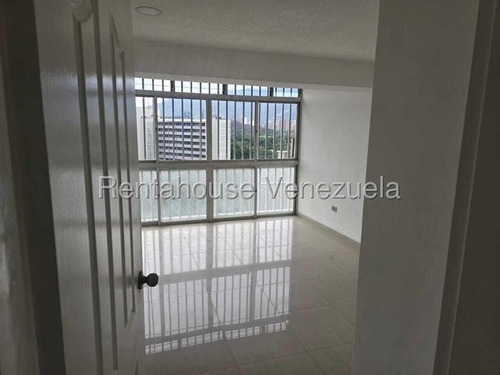 Local En Alquiler Colinas De Los Chaguaramos 25-24133