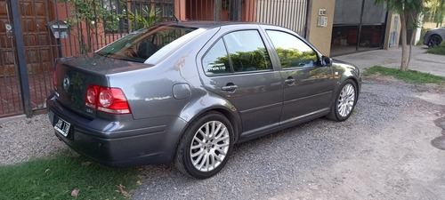 Volkswagen Bora 1.8 Highline T 180cv Cuero