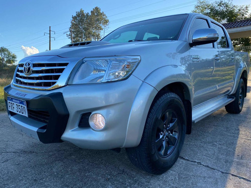 Toyota Hilux Srv 3.0 (permuto)