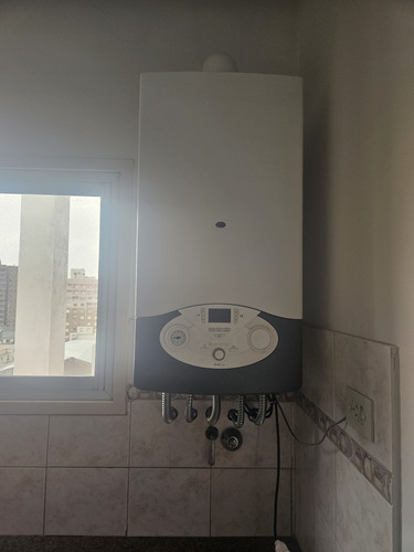 Departamento De 2 Dormitorios Con Cochera. Un Baño.