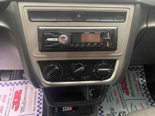 Imagem 9 de 11 de Volkswagen Voyage 2013 1.6 Vht Total Flex 4p