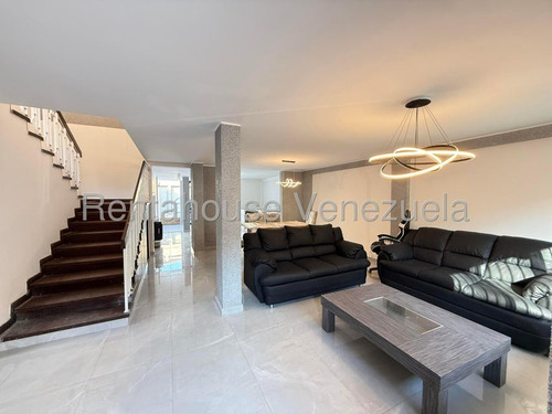 Hermosa Casa Quinta De 2 Niveles En Venta Ubicada En Alto Prados Del Este 25-17674