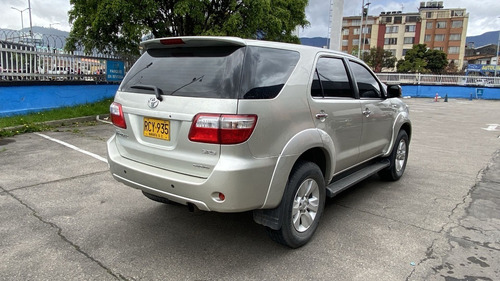 Imagen 7 de 15 de Toyota Fortuner 2011