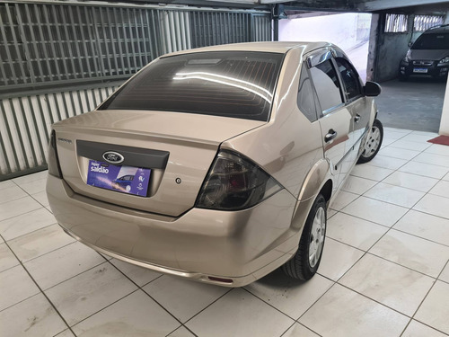 Imagem 6 de 9 de Ford Fiesta 1.0 Mpi Sedan 8v Flex 4p Manual