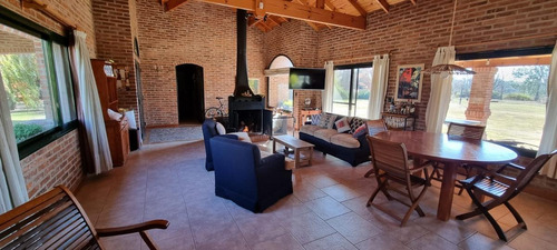 Imagen 14 de 19 de Chalet De Categoria Sobre 10.000 M2 - Barrio Los Robles (disponible Alquiler Temporada Verano)