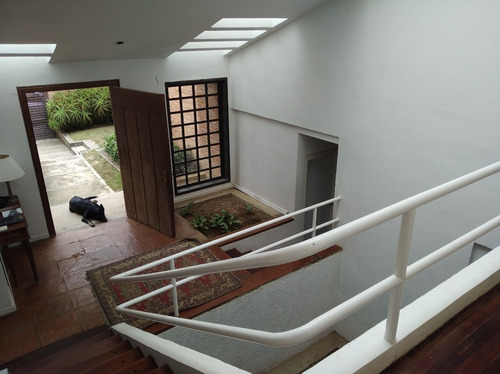 Imagen 21 de 26 de Venta Casa Remodelada Con Bellos Jardines En Calle Cerrada De La Lagunita